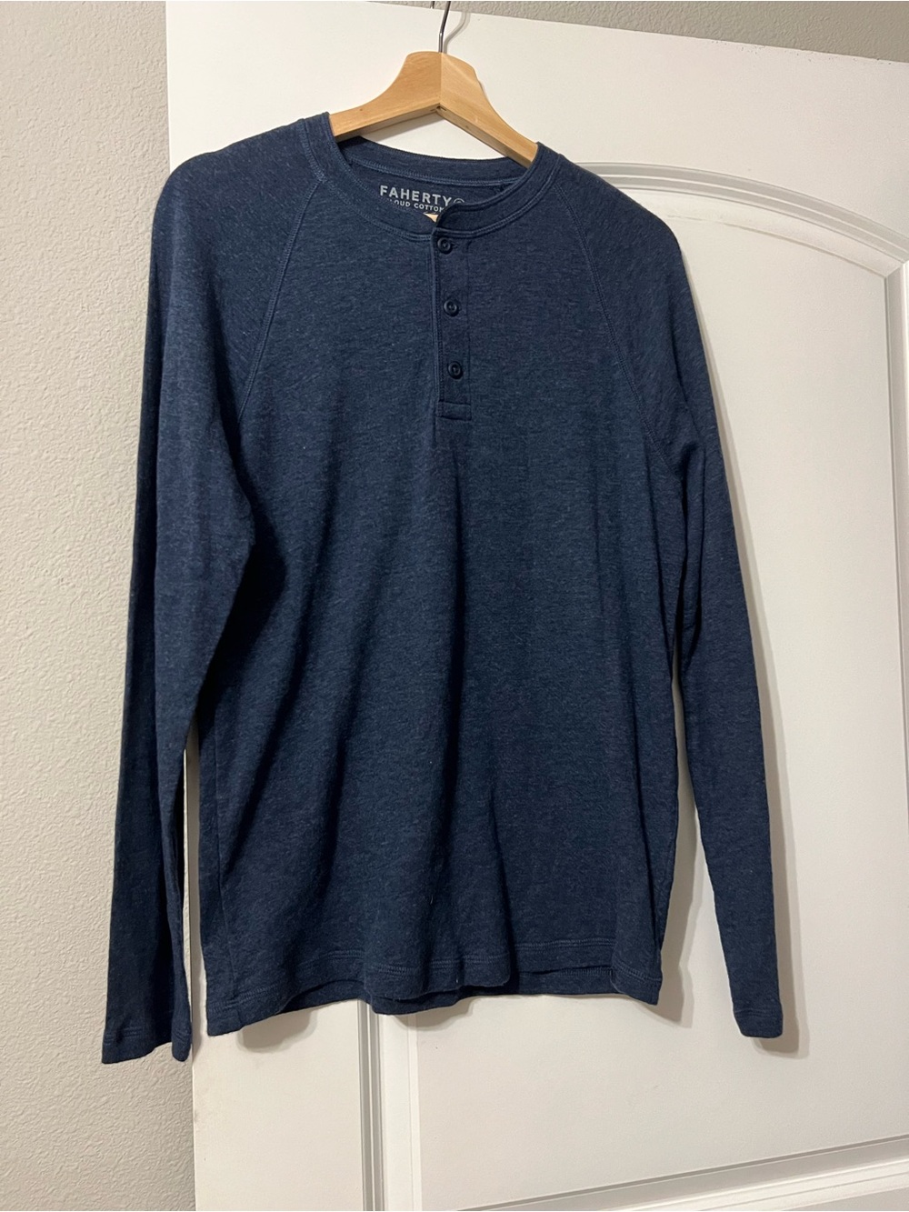 Faherty Long-Sleeve Cloud Henley in Baltic Navy